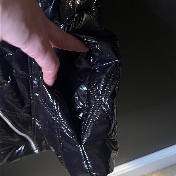 Michael Kors Black ✨ Glossy Diamond-Quilt Puffer Vest –w/ Cinch - Picture 7 of 10